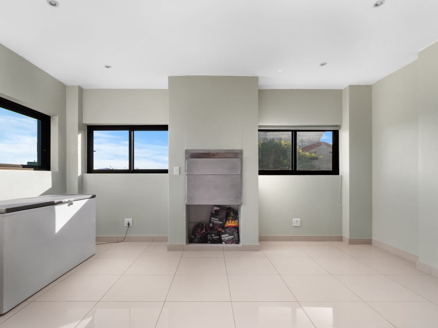 4 Bedroom Property for Sale in Zeegezicht Western Cape